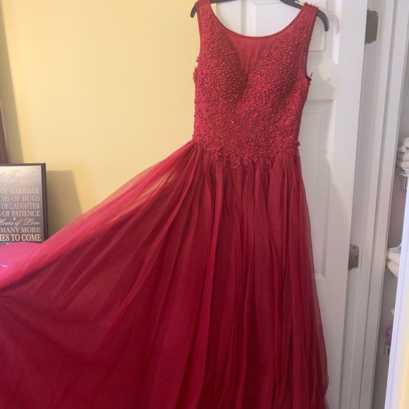 A beautiful deep red Mac Duggal gown - Picture 5 of 5